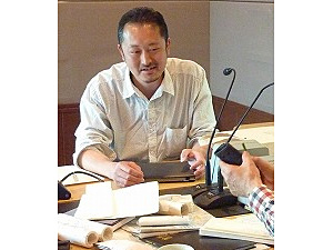 伝統工芸士である銘人阿部拓也さん