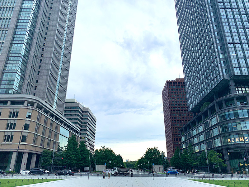 東京駅から皇居に向かっての写真