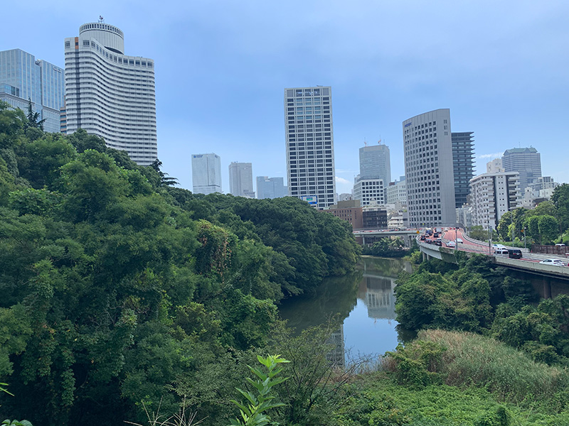 喰違見附跡から見た赤坂見附方面（弁慶濠）の写真