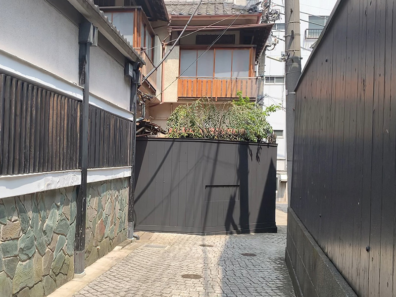 神楽坂のひっそりとした小路の写真2