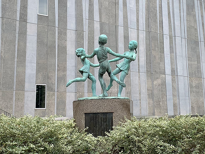 渋谷区役所アートの写真2