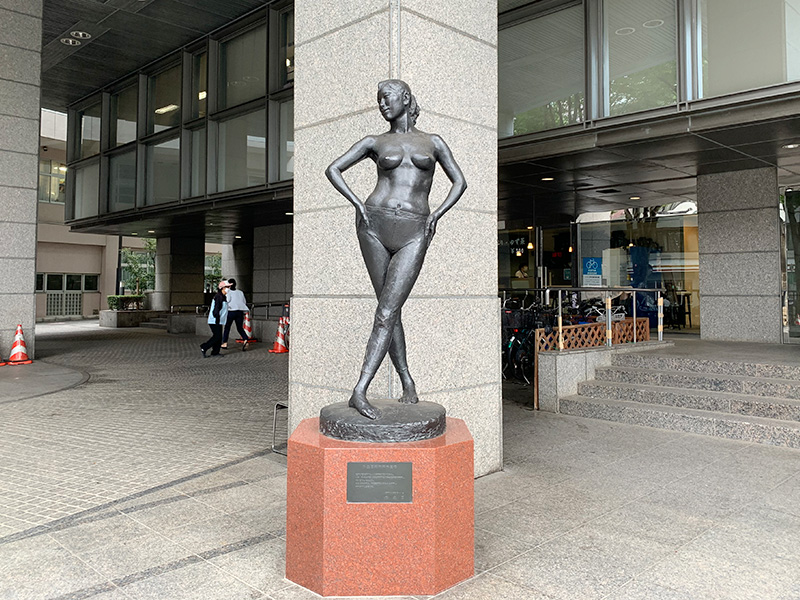 杉並区平和都市宣言の像の写真