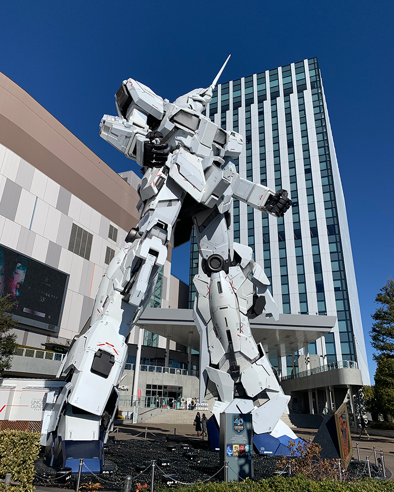 有名な等身大のガンダムの写真