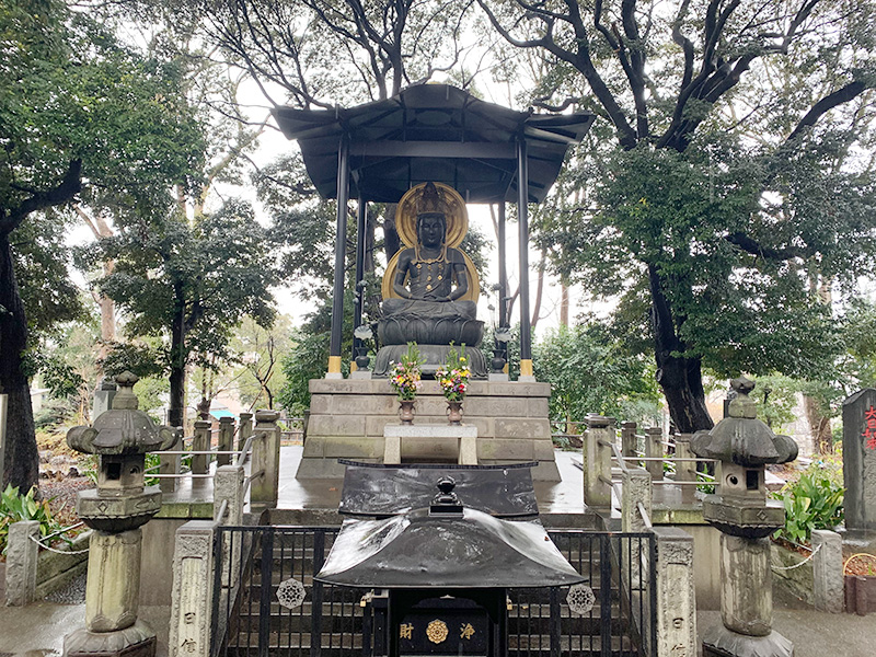 銅造大日如来像の写真
