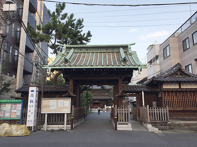 夜明け直後の泉岳寺の写真