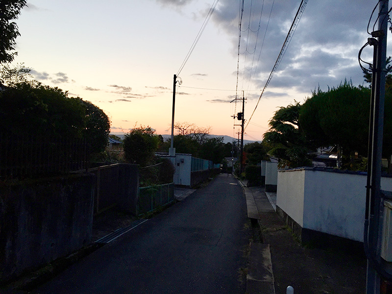 路地も電線も懐かしく思えた写真