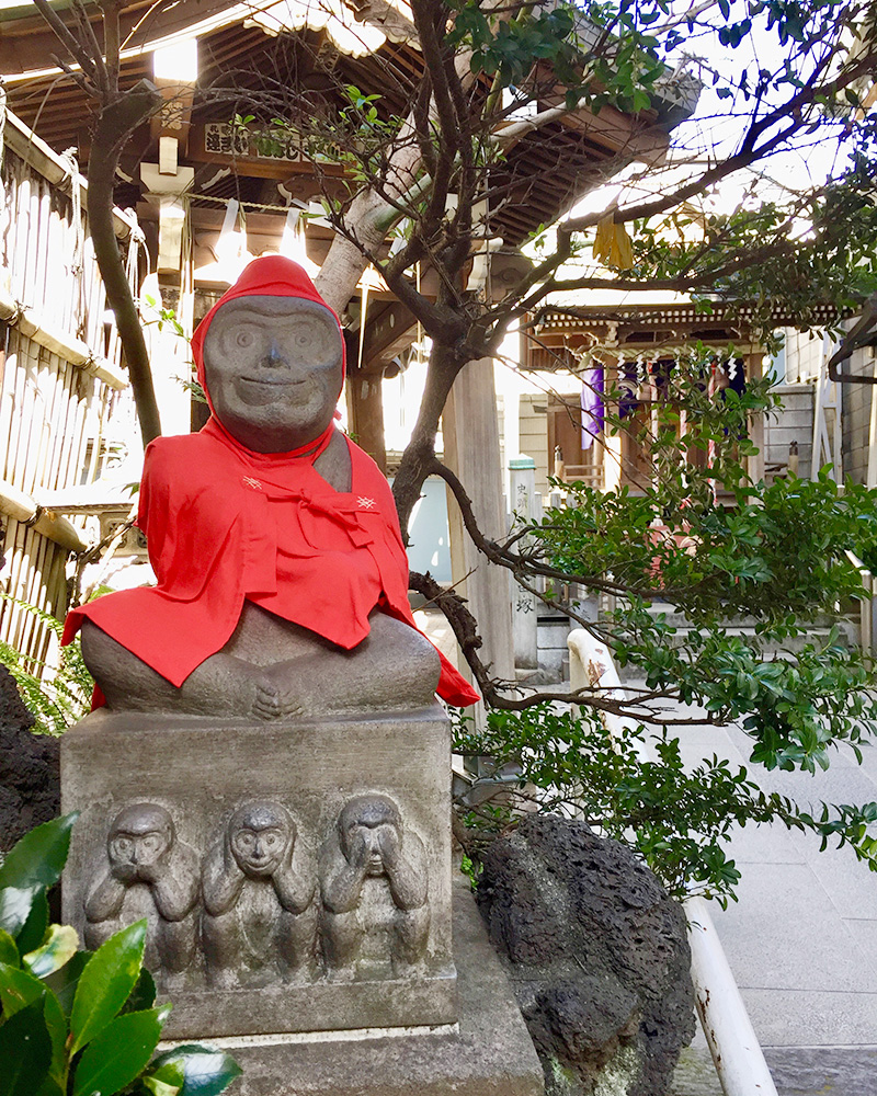 庚申塚の狛猿の写真