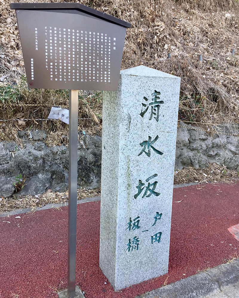 住宅街に残された昔の面影の写真
