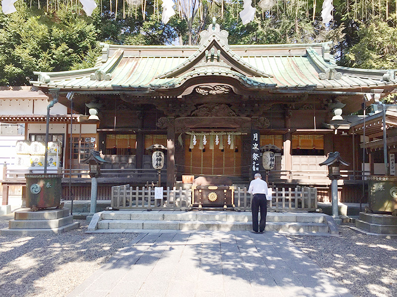 道標と庚申塔の写真