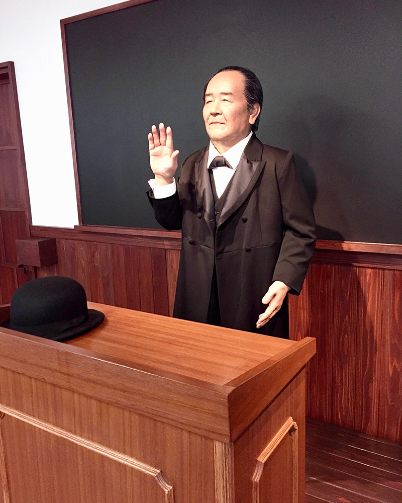 渋沢栄一の等身大のアンドロイドの写真