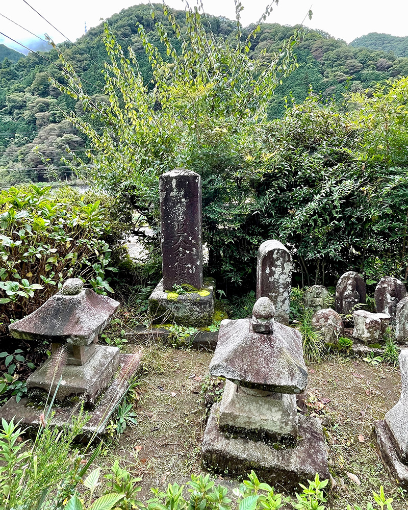親鸞上人の念仏塚の写真