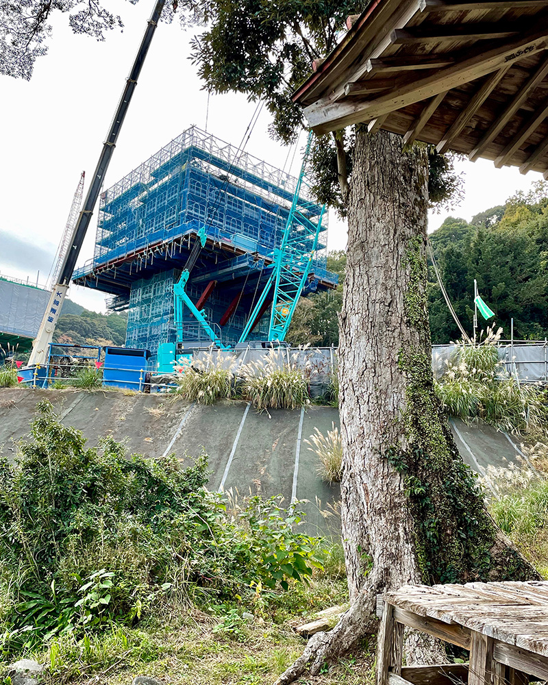 隣は、伊豆縦貫道路の工事中の写真
