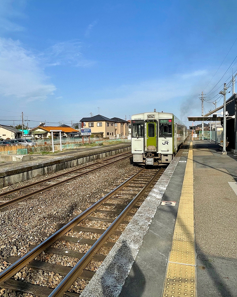丹荘駅のホームの写真