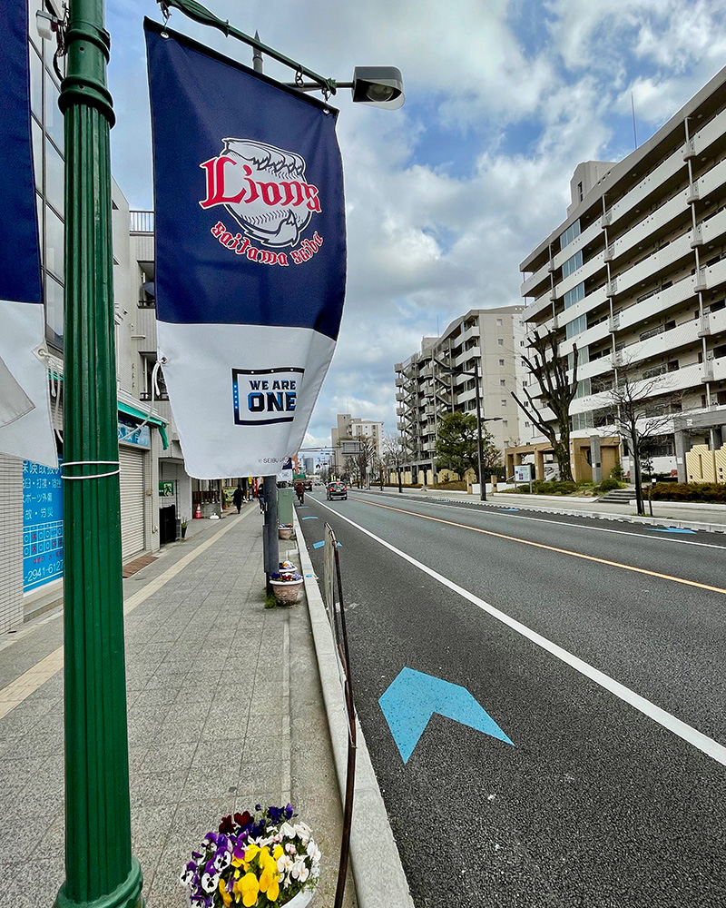 新所沢駅前の通りの写真