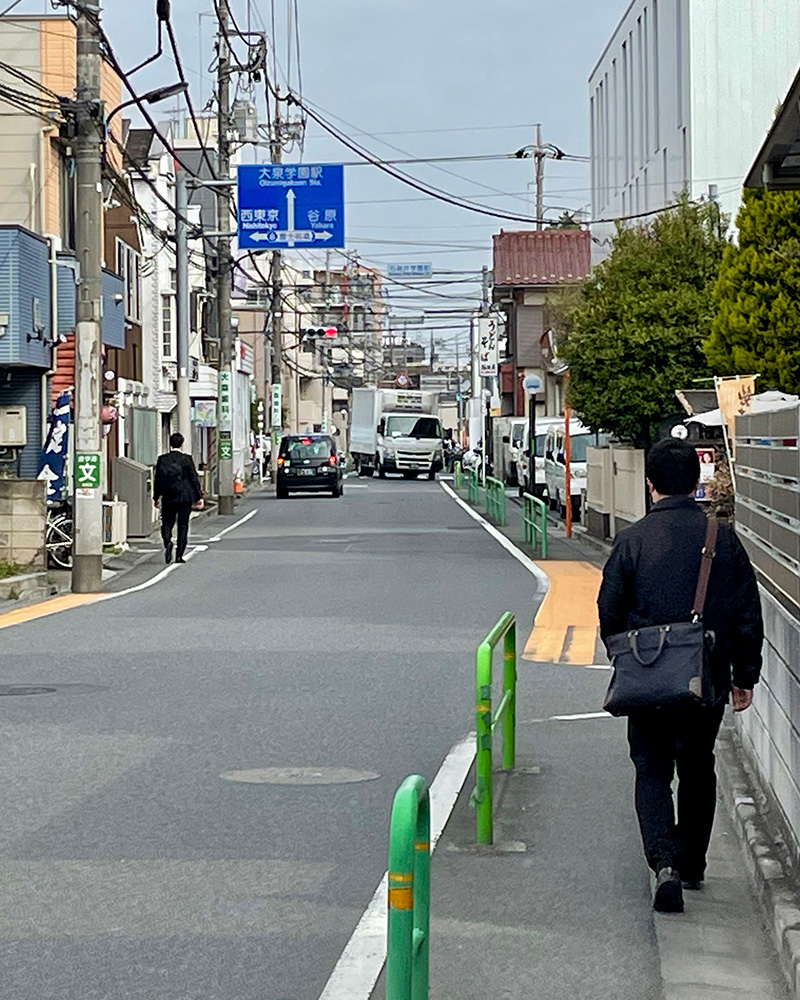 大泉学園駅まで歩いていく写真