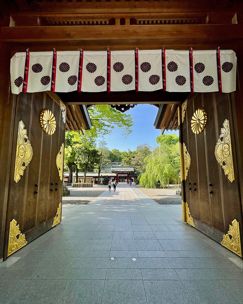 大国魂神社の拝殿へと向かう写真