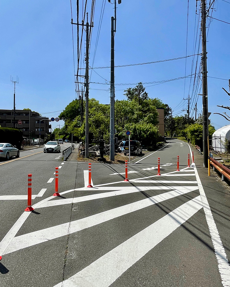 鎌倉街道は右への写真