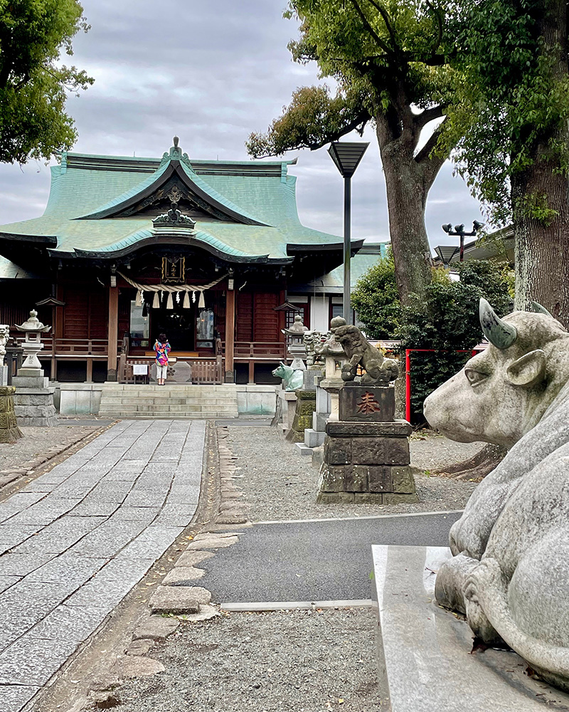 町田天満宮の脇から鎌倉街道に入っていく写真