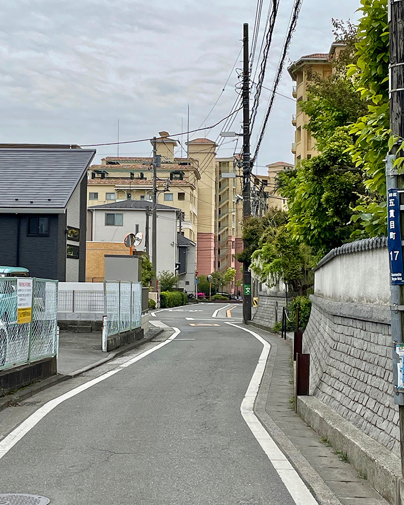 鎌倉街道独特のカーブの写真