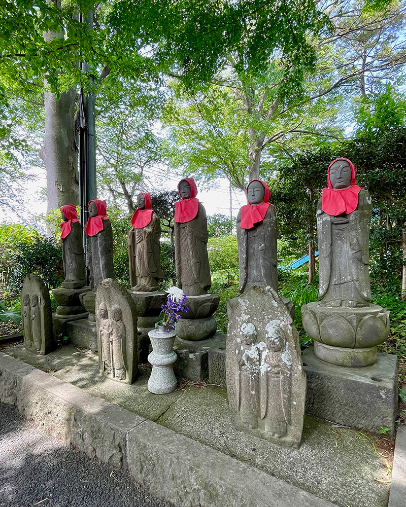 穏やかなお顔の六地蔵の写真