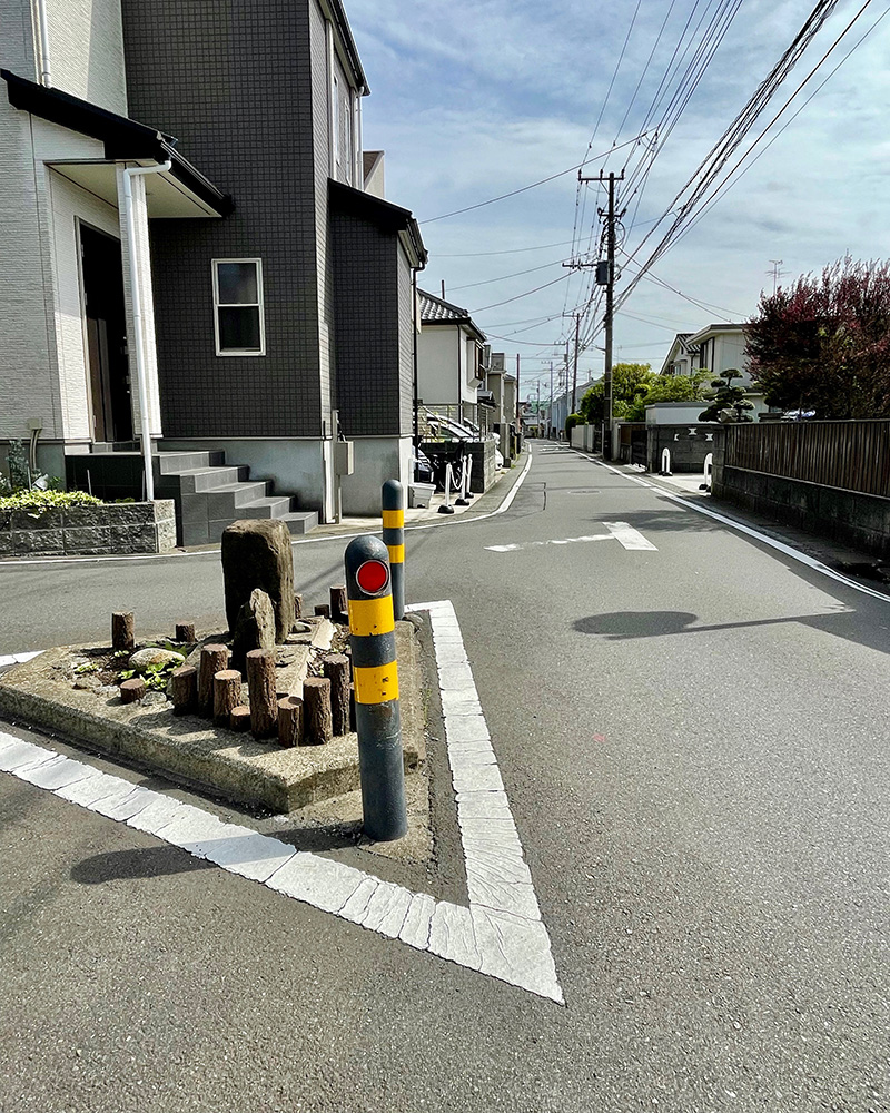 地神塔三叉路の写真