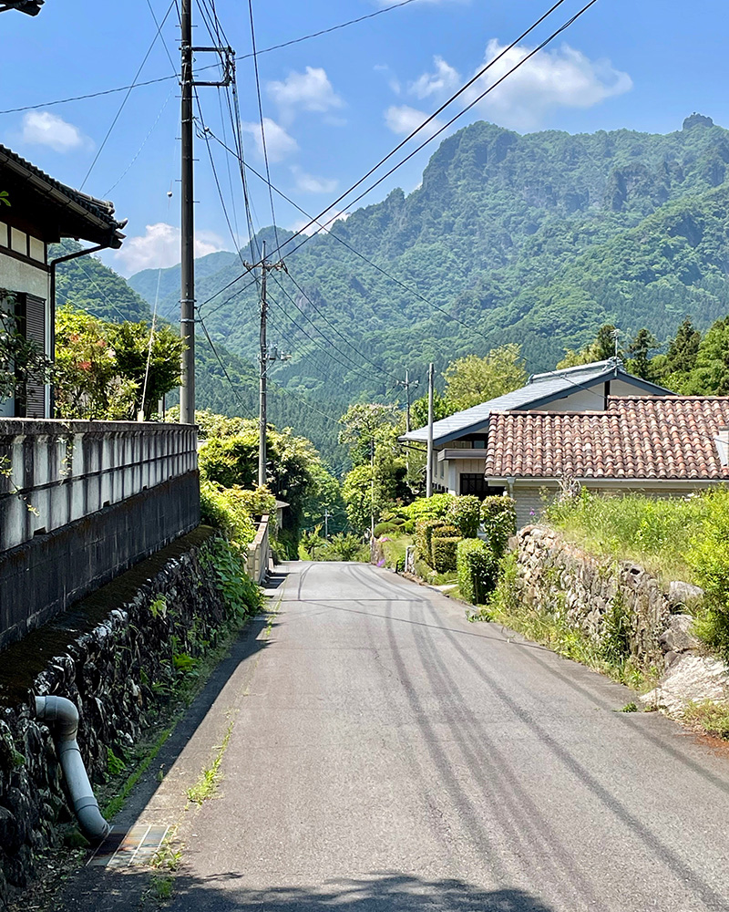 幸福感に満たされてハイになっていく写真