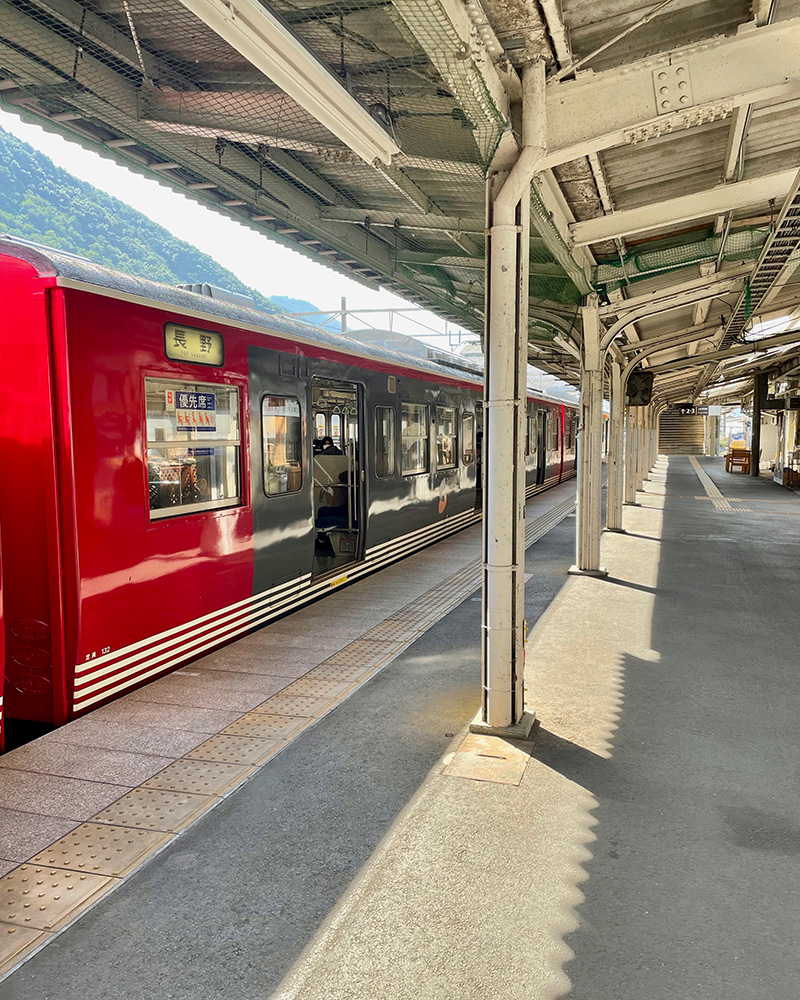 戸倉駅に到着の写真