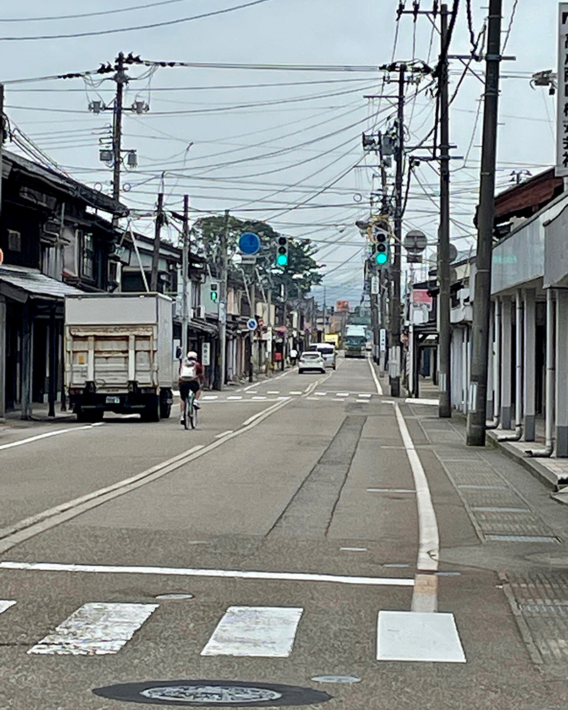 本町7丁目交差点から続く北国街道・奥州道の写真