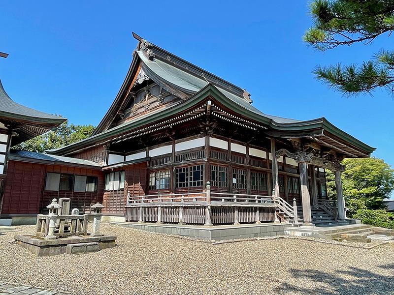 本願寺国府別院、親鸞とその妻・恵信尼が暮らしていた草庵跡に建てられた写真