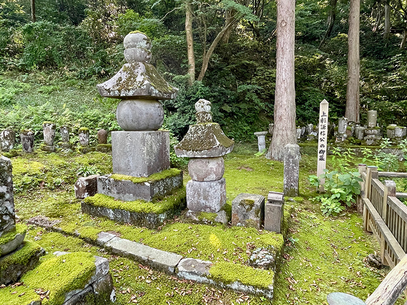 謙信公の墓の写真