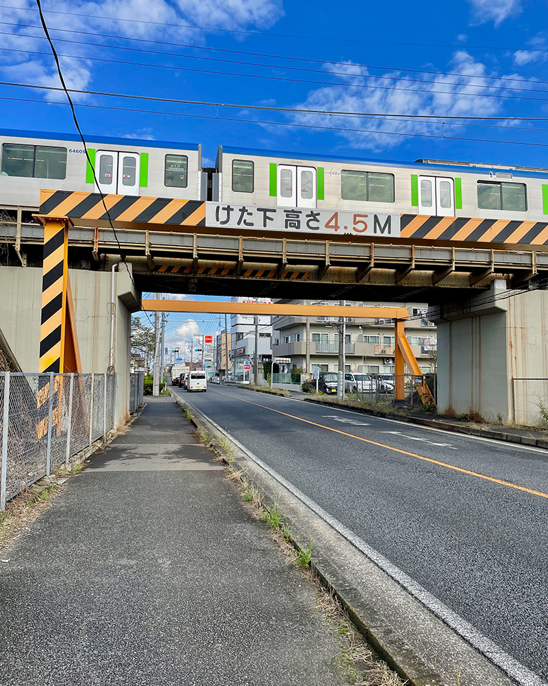 東武野田線、街道脇に鉄道をよく見かけた写真