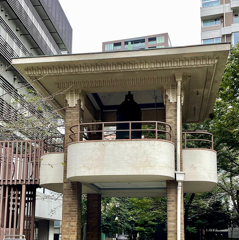 江戸町民に時を告げた「時の鐘」、本石町から十思公園に移設された写真