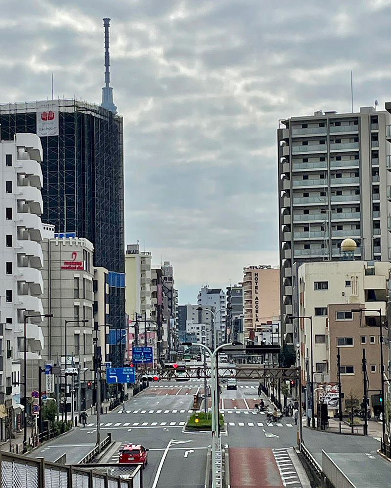 南千住駅歩道橋から山谷の街を望む写真