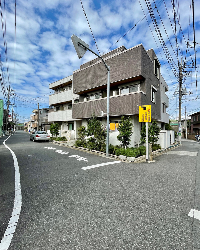左は日光街道、右は下妻街道の写真