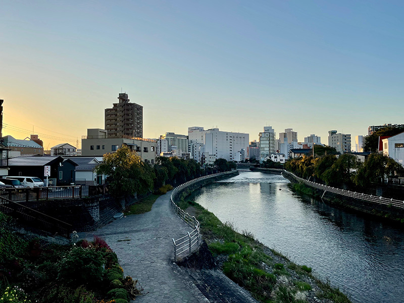 宇都宮市街を流れる田川の写真