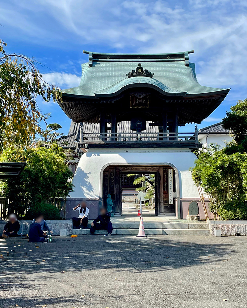 光明寺に立ち寄る写真