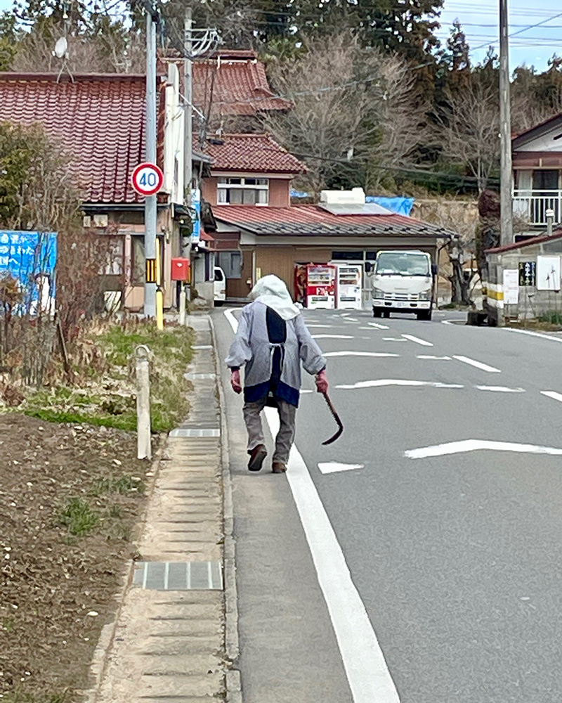 後ろ姿が温かい写真
