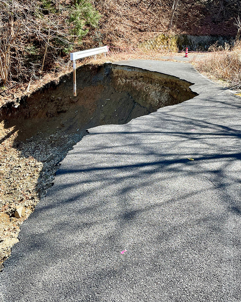 道路が崩落の写真