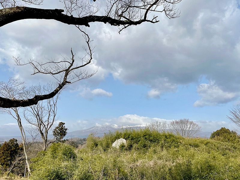 安達太良山が顔を出した写真