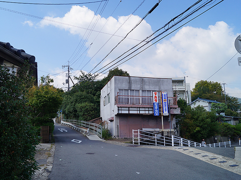 2.分かれ道は左へ