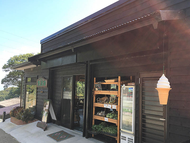 21.地元野菜も買える山小舎カフェ「友遊由」